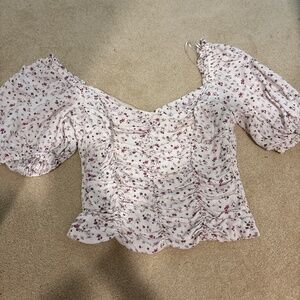 ASTR the label top floral ruched sleeve